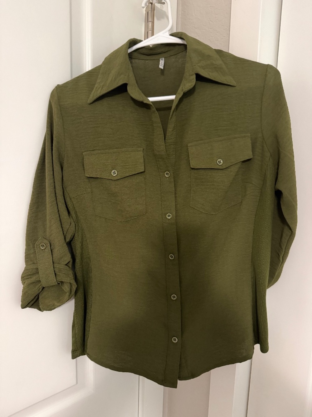 Green women’s lightweight long sleeve button up